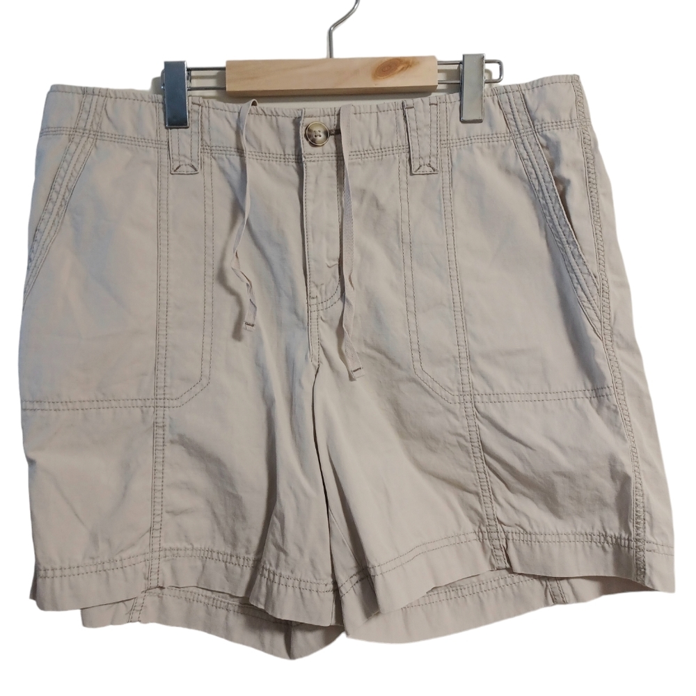 Eddie Bauer Women's Khaki NWT hiking cargo Shorts